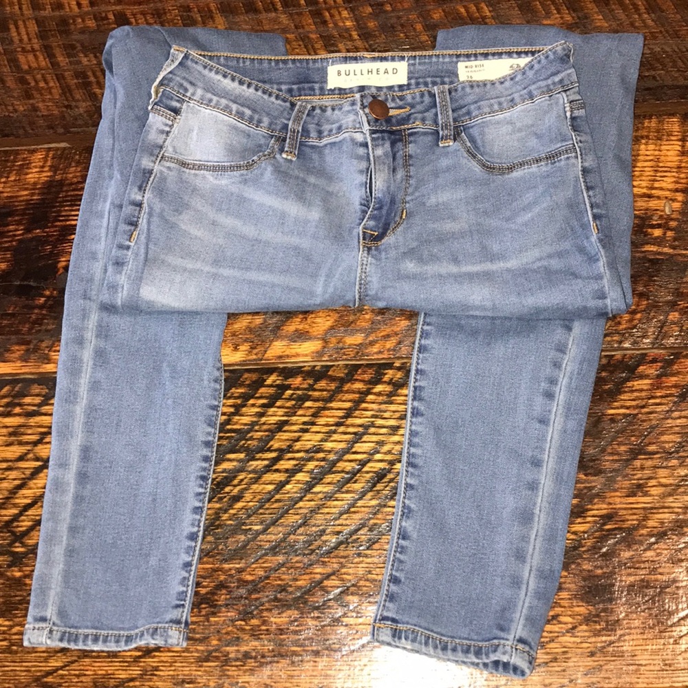 Bullhead light wash skinny jeans